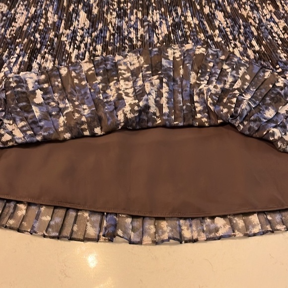 Halogen Woman’s Sleeveless Top - Picture 4 of 7